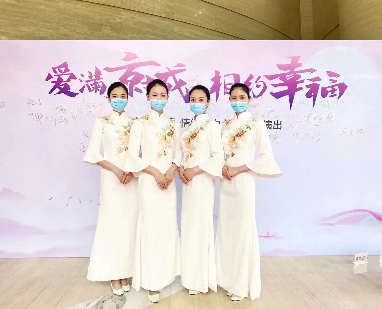 南昌禮儀服務公司、展覽禮儀、活動禮儀、頒獎禮儀、慶典開幕式選擇&ldquo;鳴演傳媒&rdquo;